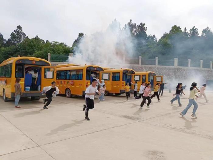 桐城市呂亭教育集團(tuán)校:強(qiáng)化校車安全管理,跑出民生平安加速度 桐城市呂亭教育集團(tuán)校:強(qiáng)化校車安全管理,跑出民生平安加速度