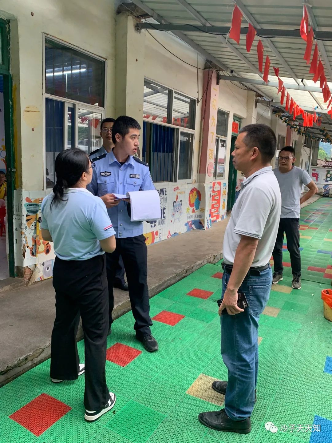 沙子鎮開展幼兒園校車安全大檢查/ 圖片