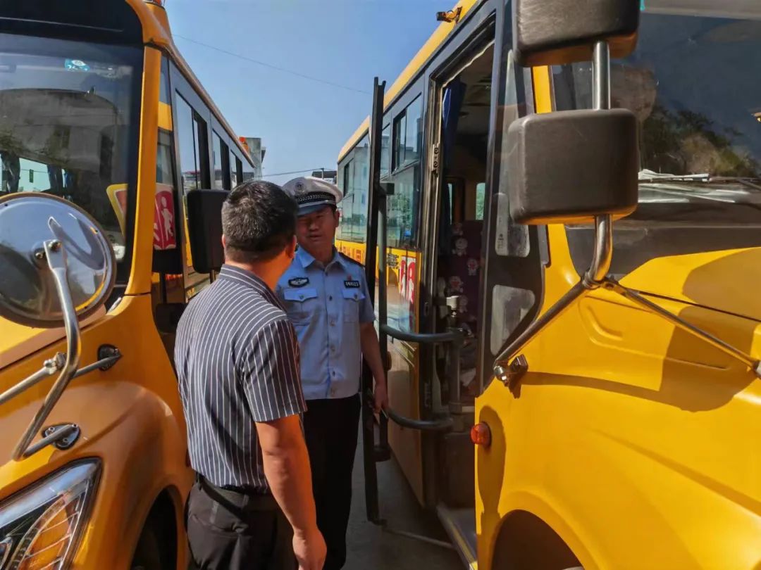 夏季交通安全整治 | 高新交警進幼兒園開展校車安全檢查 圖片