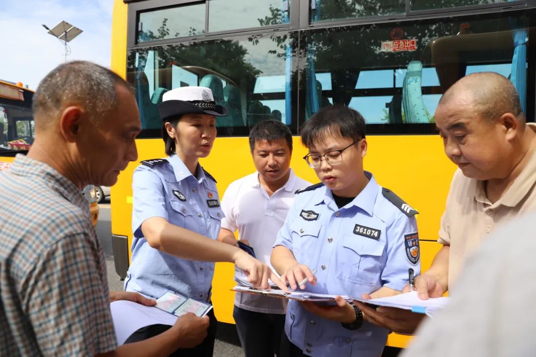 杜絕帶“病”上路!萬江230臺校車集中“大體檢” 杜絕帶“病”上路!萬江230臺校車集中“大體檢”
