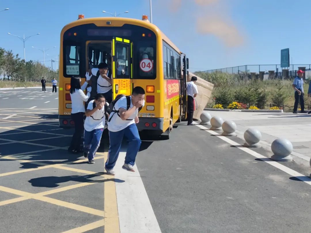 多方協同聯動 守護校車安全——長春新區開展教育系統校車安全主題活動 多方協同聯動 守護校車安全——長春新區開展教育系統校車安全主題活動