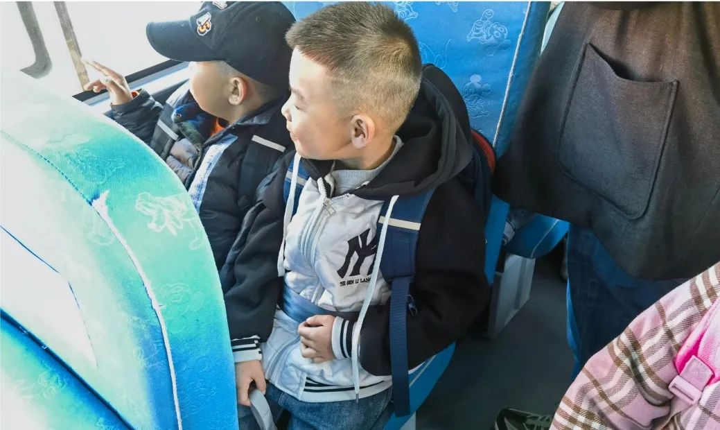 薩區三小開展校車應急安全演練/ 圖片