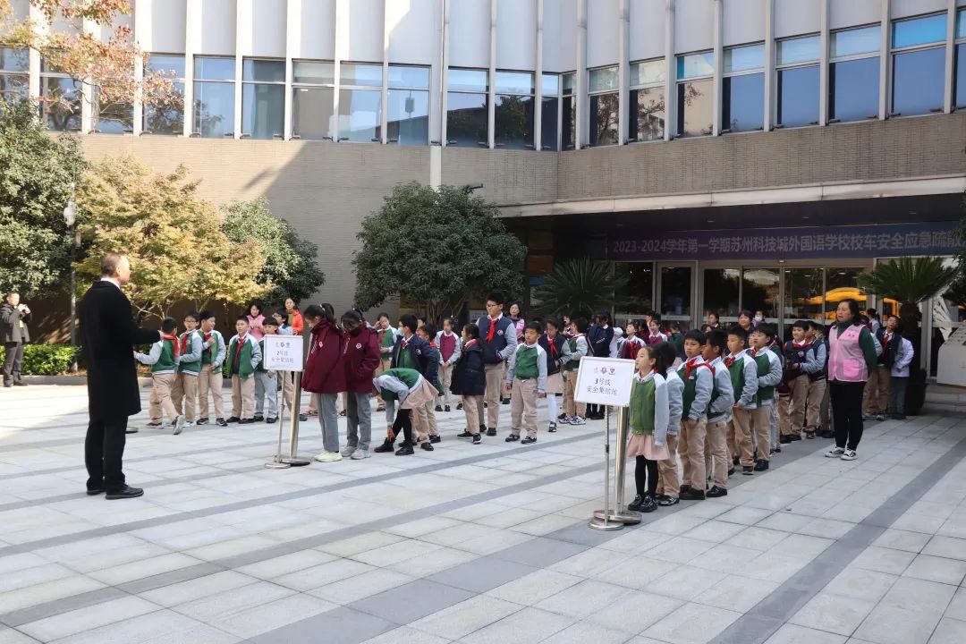 交運校車開展實景消防演練 筑牢校車安全防線 圖片