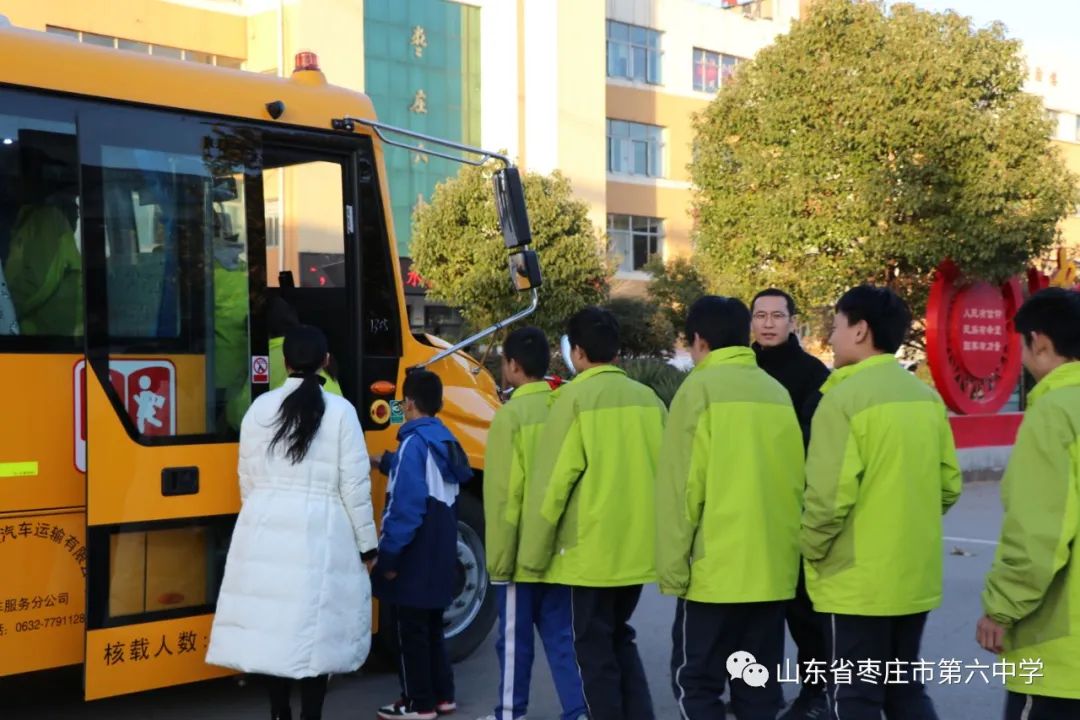 【全環境立德樹人】山東省棗莊市第六中學校車安全應急演練活動圓滿完成 圖片