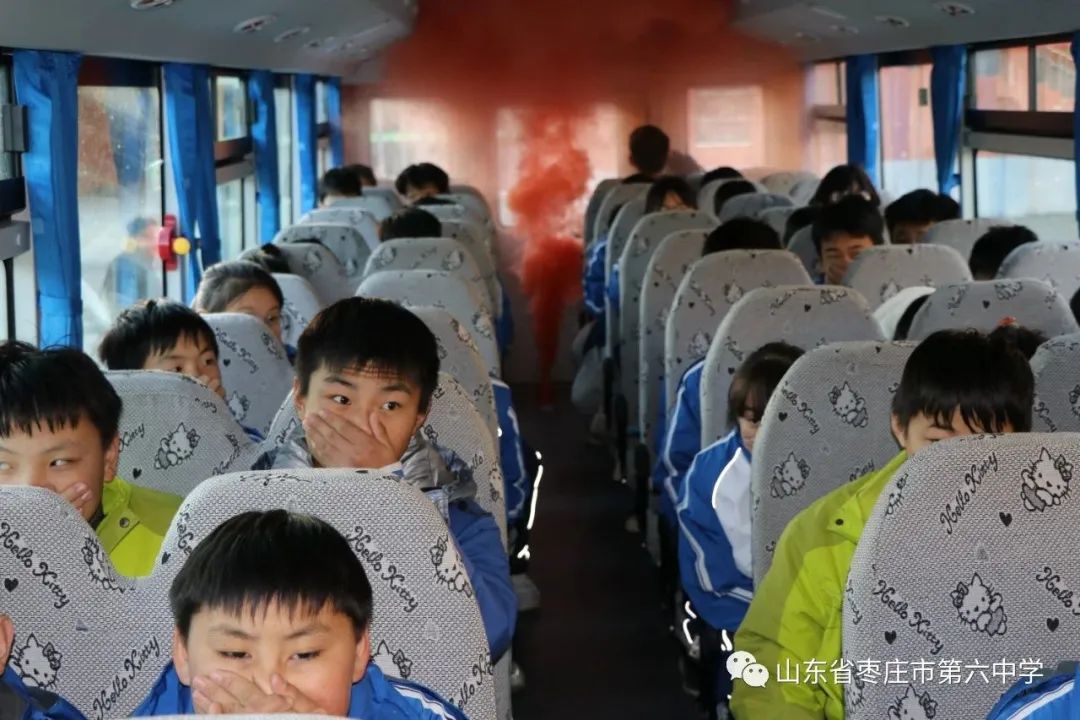 【全環境立德樹人】山東省棗莊市第六中學校車安全應急演練活動圓滿完成 圖片