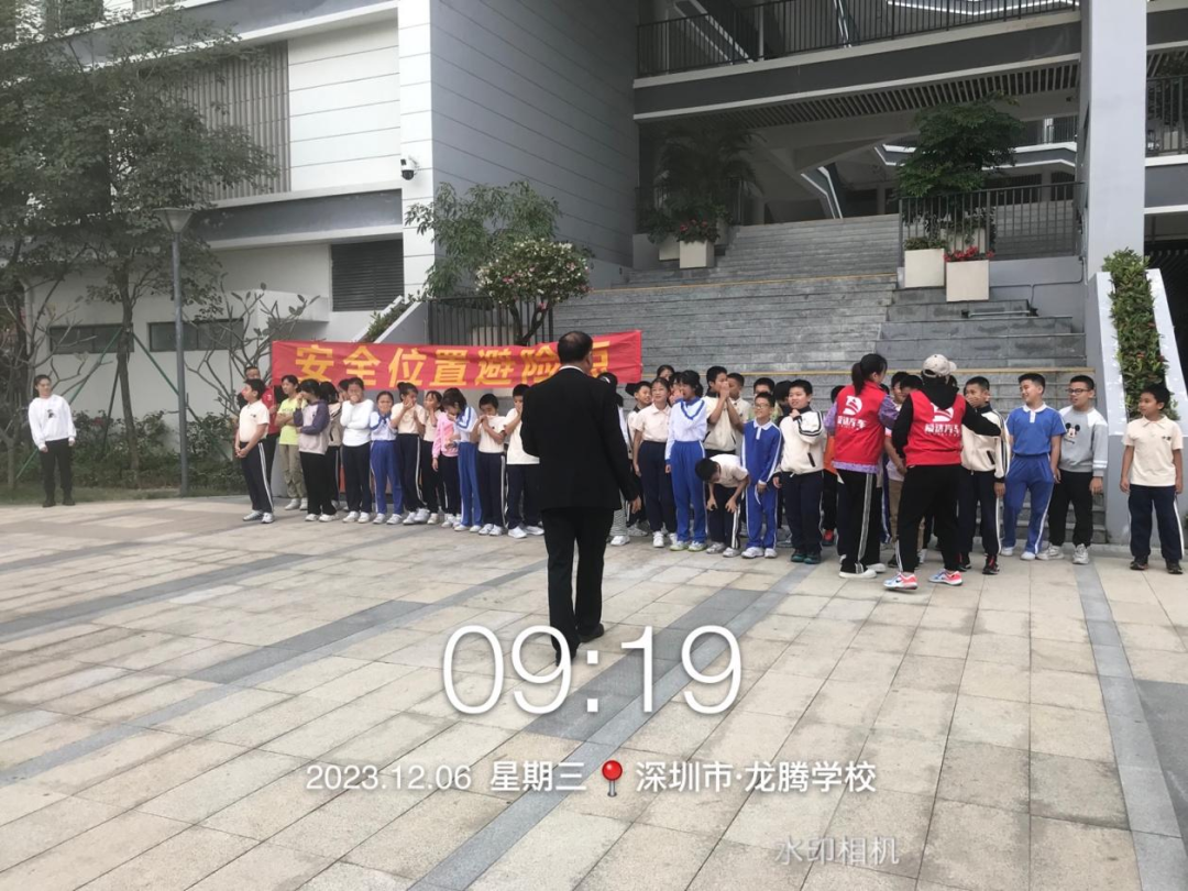 “以演筑防 安全護航”——校車安全應急逃生演練活動 圖片