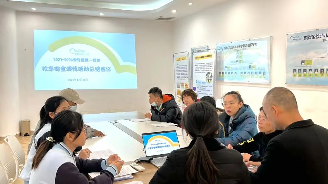 “校車安全無小事,應急演練常抓實”——記美致實驗幼兒園開展校車消防逃生應急疏散演練活動 圖片