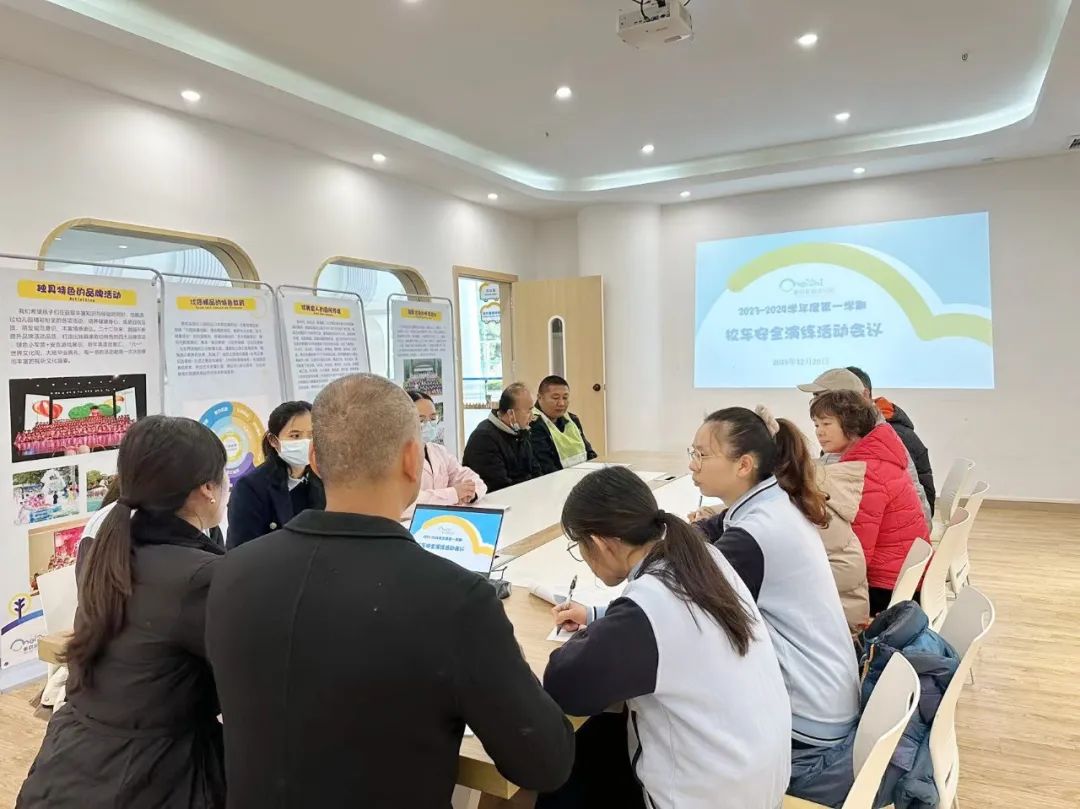 “校車安全無小事,應急演練常抓實”——記美致實驗幼兒園開展校車消防逃生應急疏散演練活動 圖片