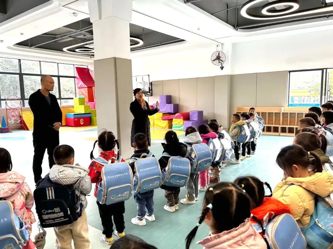 “校車安全無小事,應急演練常抓實”——記美致實驗幼兒園開展校車消防逃生應急疏散演練活動 圖片