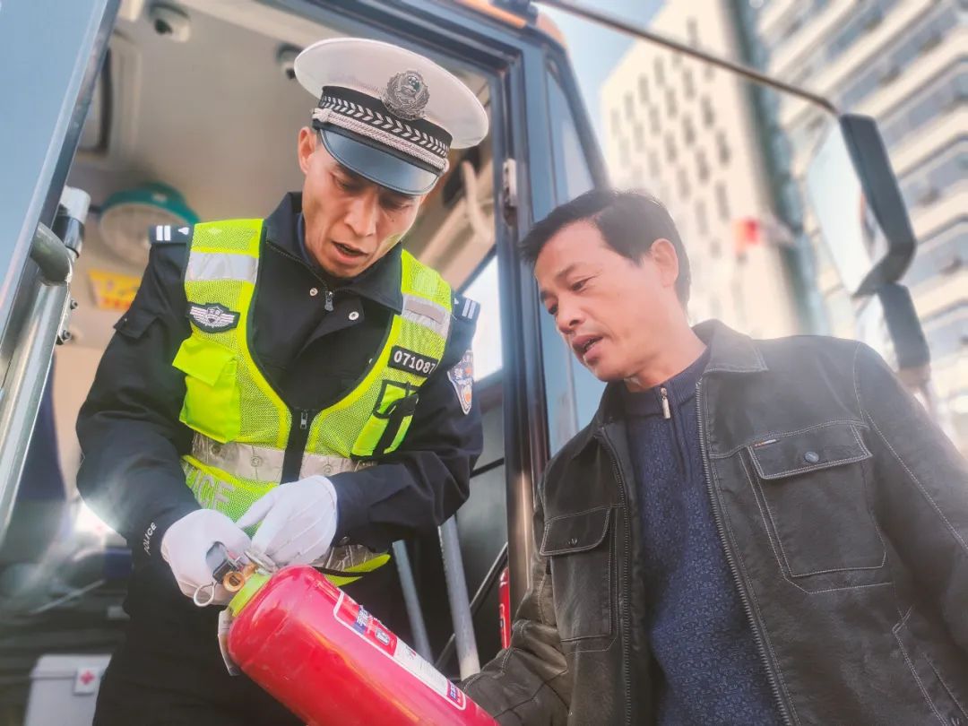 無為開展校車大體檢/ 圖片