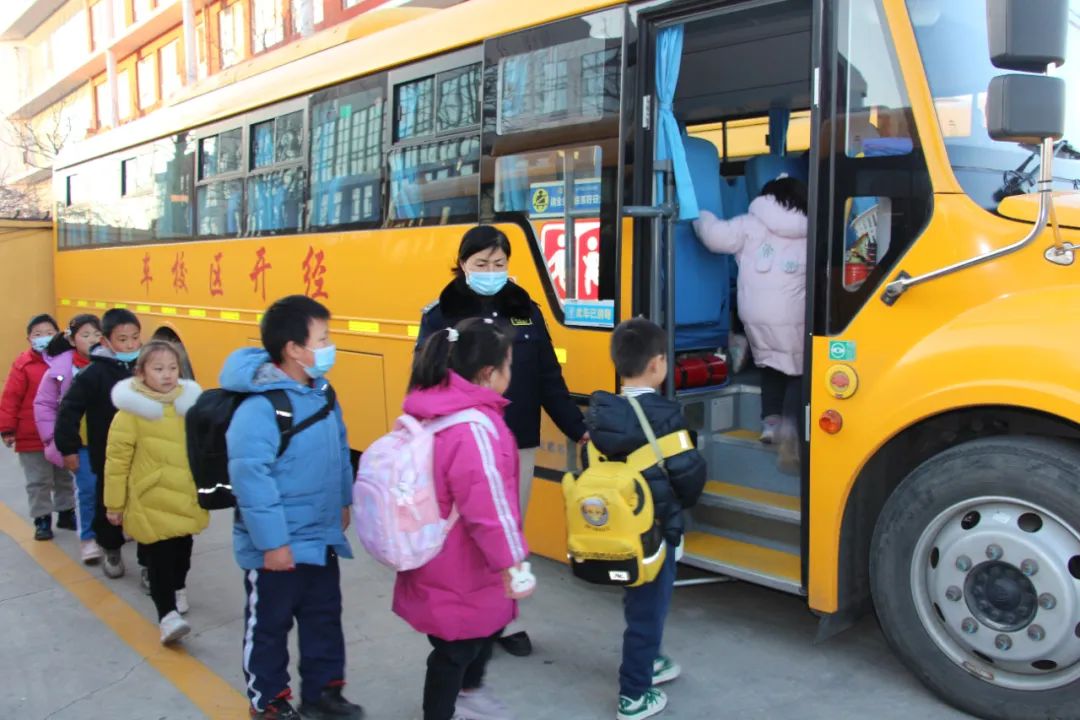 溫馨校車開啟“寒假模式” 圖片