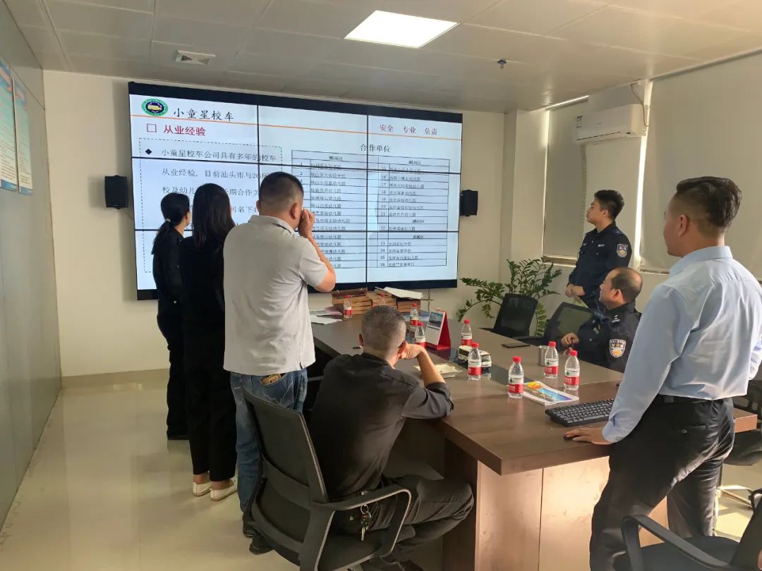 護航開學(xué)季 | 潮南交警開展校車安全檢查和校車司機安全宣傳教育 圖片