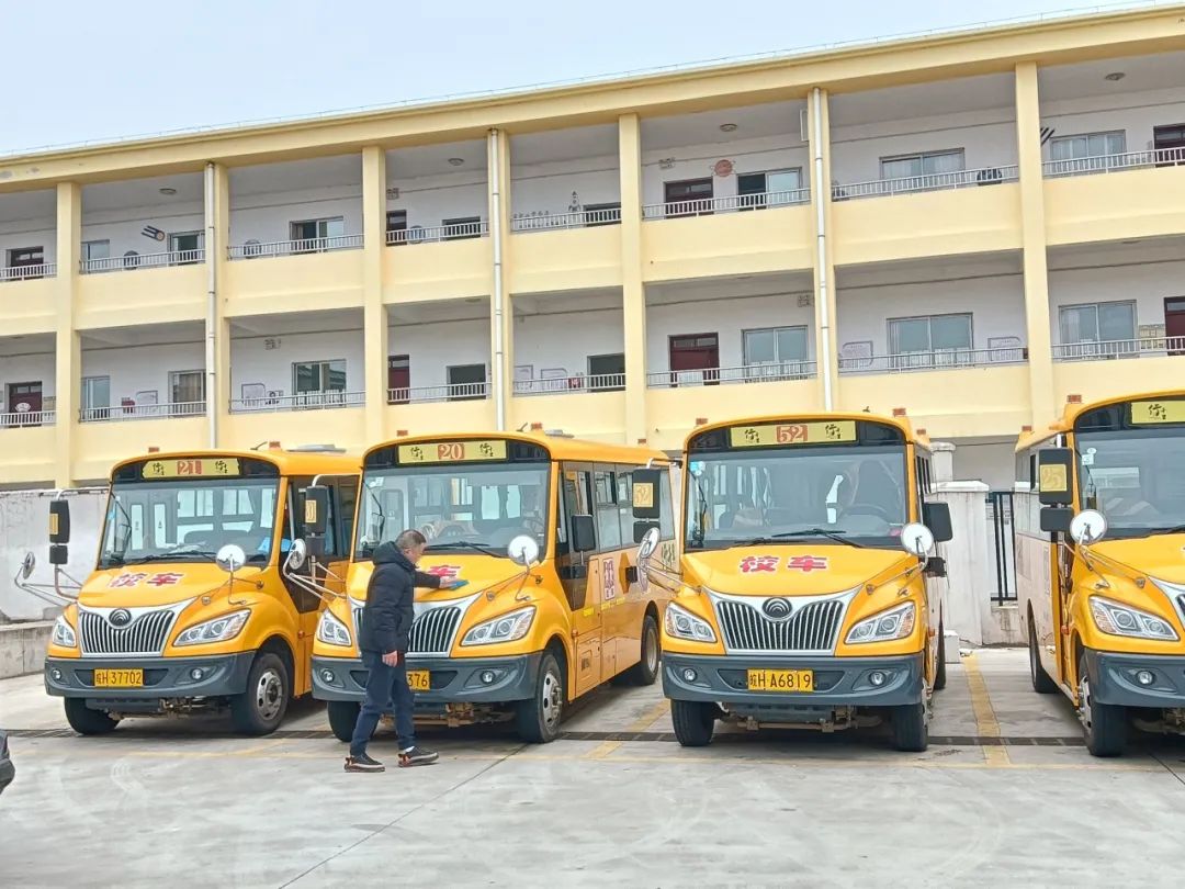 護航開學季,筑牢學生平安上學路——行千里校車開展安全大檢查 護航開學季,筑牢學生平安上學路——行千里校車開展安全大檢查