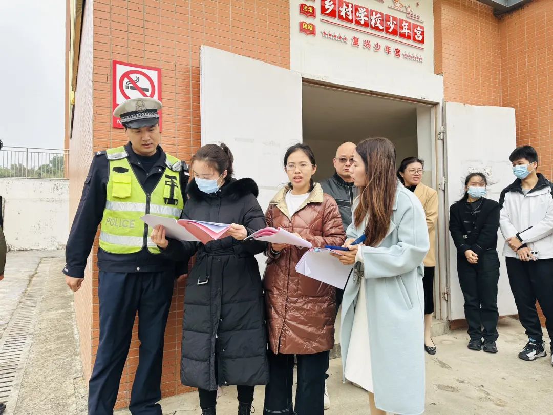 強化校車安全“大檢查”，擰緊校車出行“安全閥”