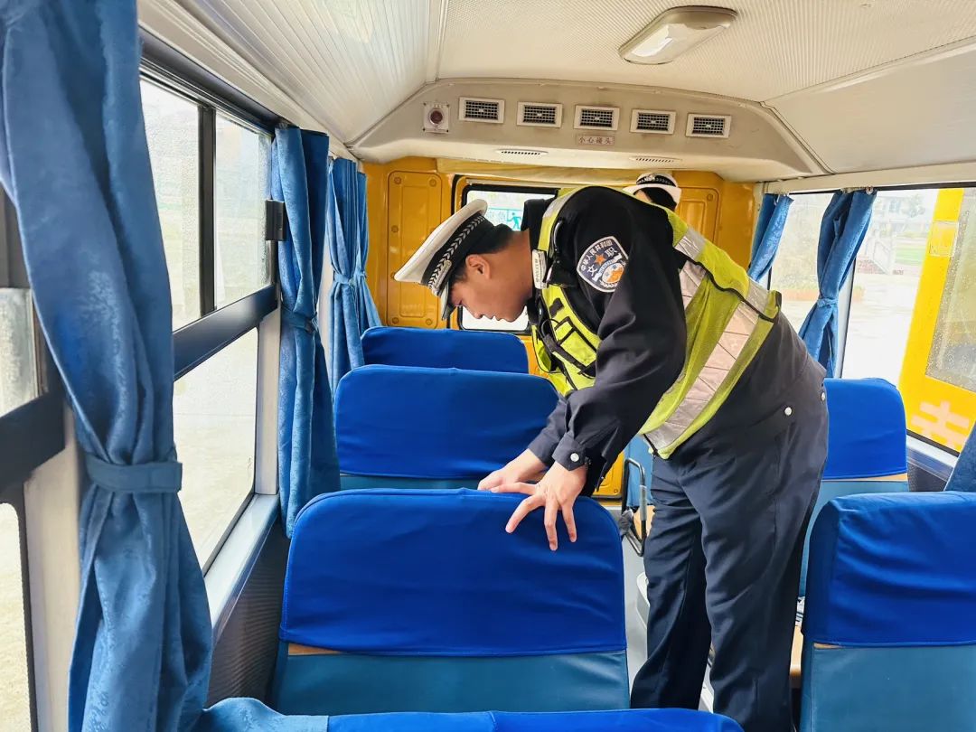 強化校車安全“大檢查”，擰緊校車出行“安全閥”
