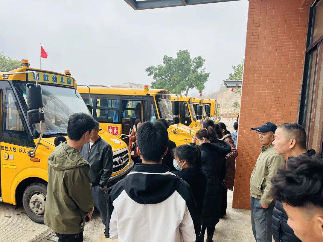 強化校車安全“大檢查”，擰緊校車出行“安全閥”