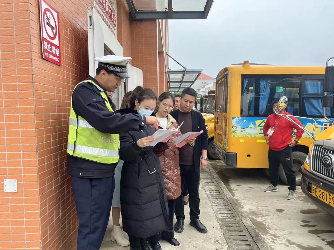 強化校車安全“大檢查”，擰緊校車出行“安全閥”