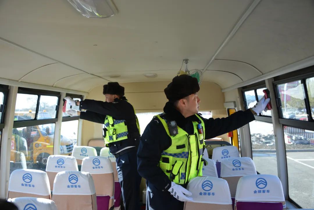 春季行動丨伊春交警開展“請進來 走出去”校車道路交通安全教育活動 圖片