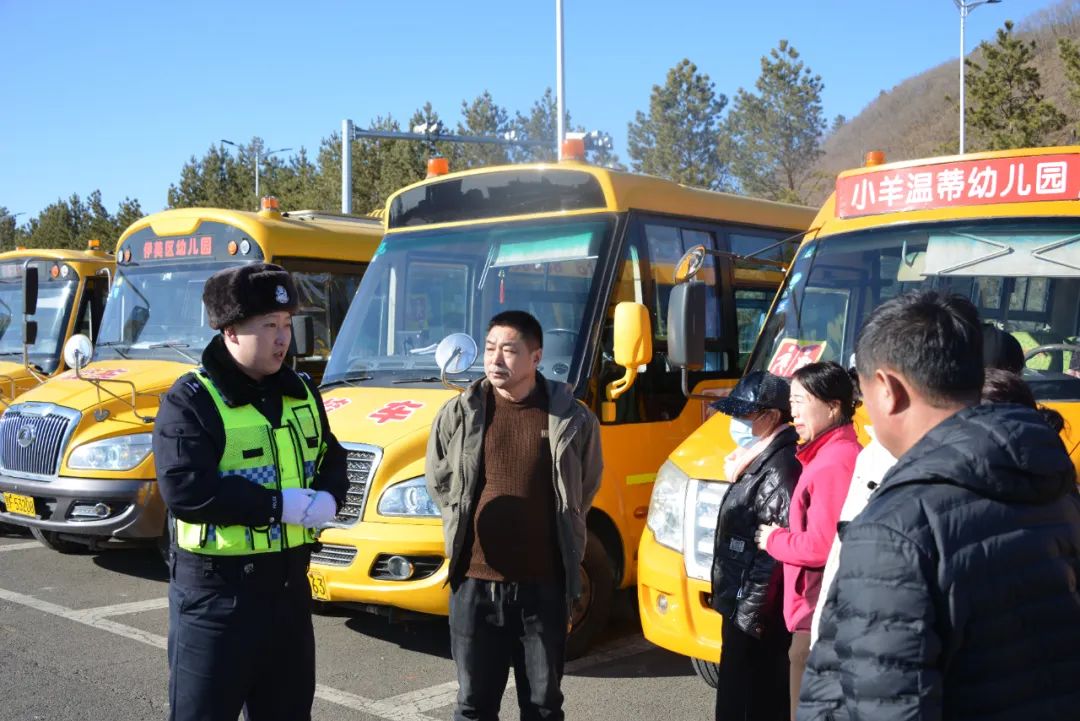 春季行動丨伊春交警開展“請進來 走出去”校車道路交通安全教育活動 圖片