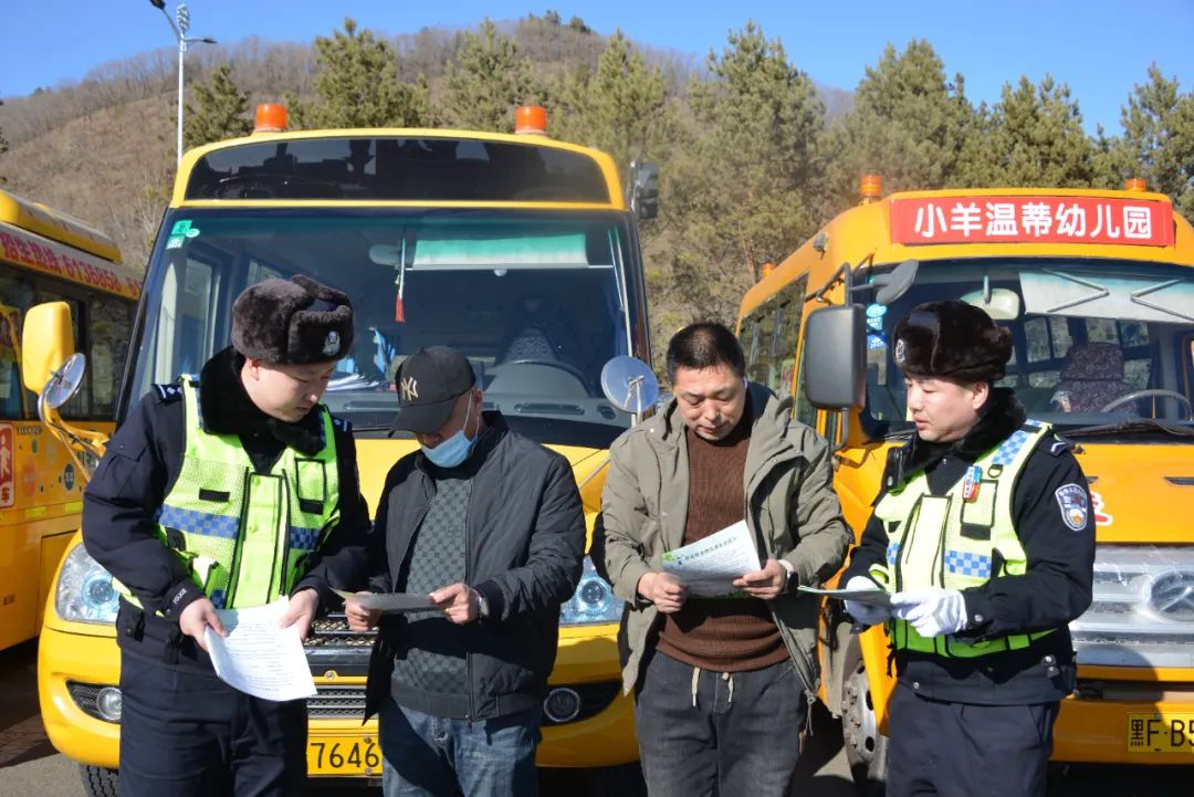 春季行動丨伊春交警開展“請進來 走出去”校車道路交通安全教育活動 圖片