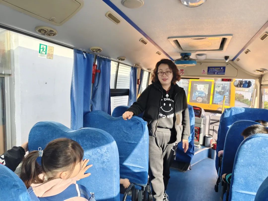 擰緊校車(chē)“安全閥” 筑牢學(xué)生“平安墻” 圖片