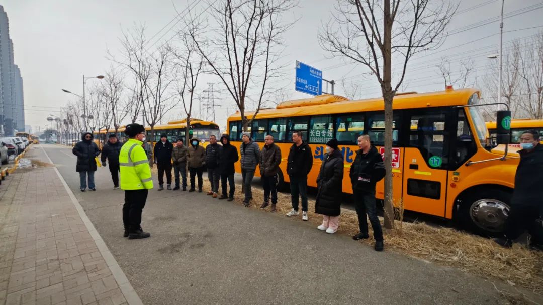 【工作資訊】嚴把校車“體檢關” 全力護航“開學季”——和平區校車辦開展校車安全管理專項行動 圖片