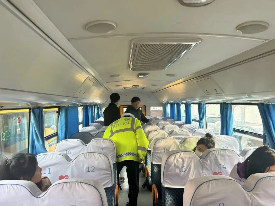 【工作資訊】嚴把校車“體檢關” 全力護航“開學季”——和平區校車辦開展校車安全管理專項行動 圖片