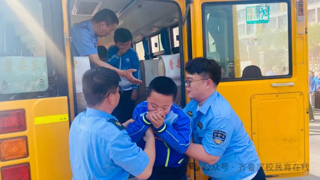 曹縣開展校車安全應急疏散演練/ 圖片