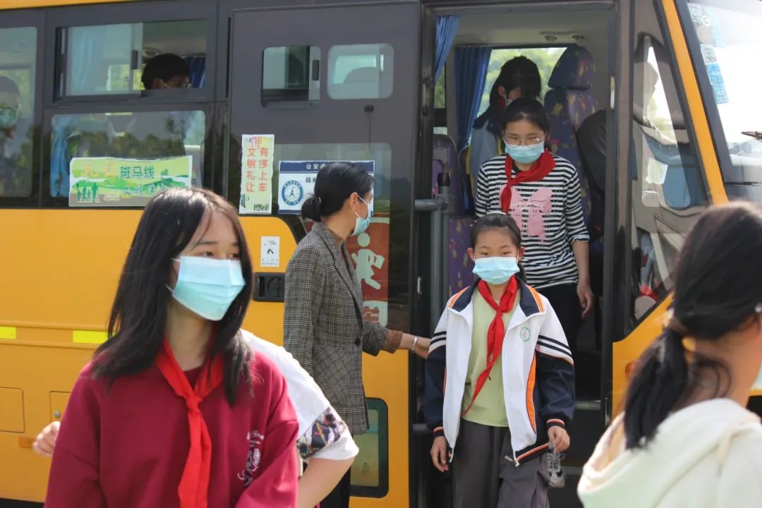 嵊州長運:守護未來,長運校車安全演練 嵊州長運:守護未來,長運校車安全演練