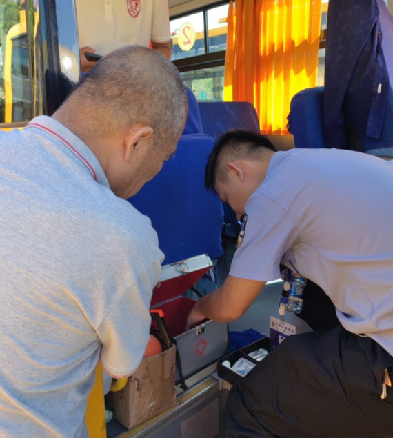 吉陽區教育局聯合相關部門開展校車安全專項檢查/ 吉陽區教育局聯合相關部門開展校車安全專項檢查