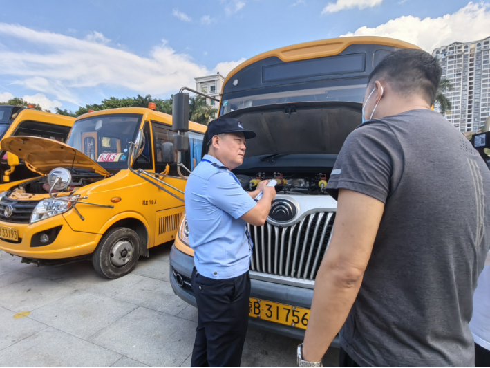 吉陽區教育局聯合相關部門開展校車安全專項檢查/ 吉陽區教育局聯合相關部門開展校車安全專項檢查