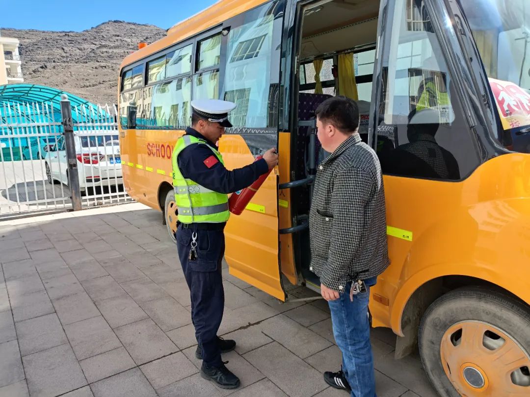【交警動(dòng)態(tài)】嚴(yán)把校車“體檢關(guān)” 護(hù)航學(xué)生“平安路” 圖片