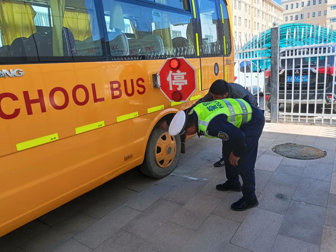 【交警動(dòng)態(tài)】嚴(yán)把校車“體檢關(guān)” 護(hù)航學(xué)生“平安路” 圖片