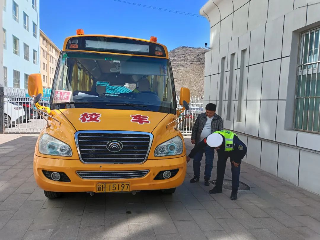 【交警動(dòng)態(tài)】嚴(yán)把校車“體檢關(guān)” 護(hù)航學(xué)生“平安路” 圖片