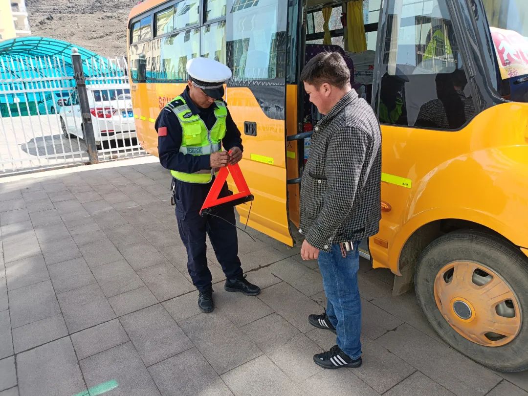 【交警動(dòng)態(tài)】嚴(yán)把校車“體檢關(guān)” 護(hù)航學(xué)生“平安路” 圖片