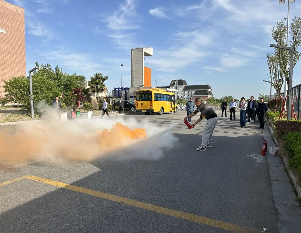 平安乘車 安全“童”行——校車安全應急演練活動
