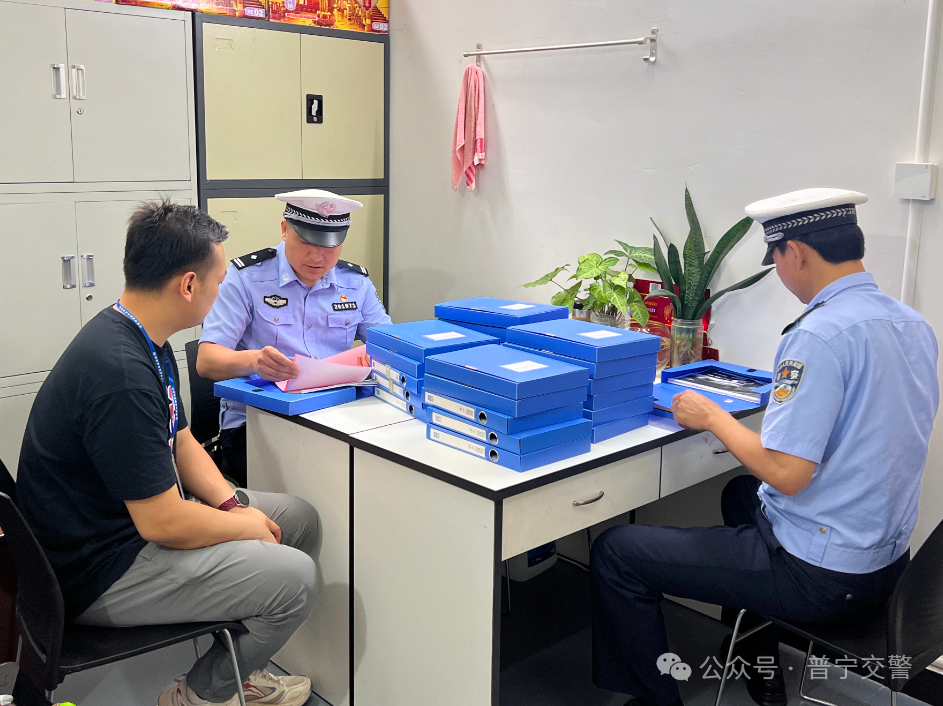 法潤平安 文明相伴 | 為校車安全出行“加碼” 筑牢校車安全“堡壘” 法潤平安 文明相伴 | 為校車安全出行“加碼” 筑牢校車安全“堡壘”