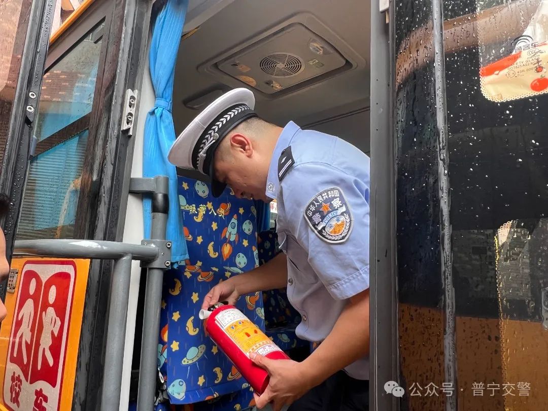 法潤平安 文明相伴 | 為校車安全出行“加碼” 筑牢校車安全“堡壘” 法潤平安 文明相伴 | 為校車安全出行“加碼” 筑牢校車安全“堡壘”