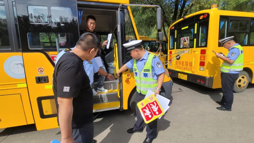撫順交警：強化校車安全“大檢查”，擰緊校車出行“安全閥”！