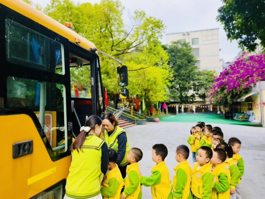 青蘋果幼稚園校車安全疏散演練