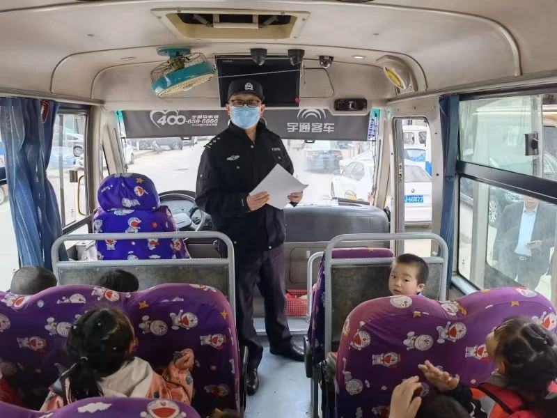 減量控大|嚴(yán)把校車安全關(guān) 筑牢平安上學(xué)路 減量控大|嚴(yán)把校車安全關(guān) 筑牢平安上學(xué)路