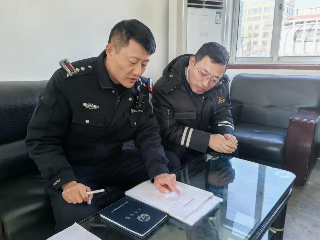 警企聯合,開展校車安全專項檢查 圖片