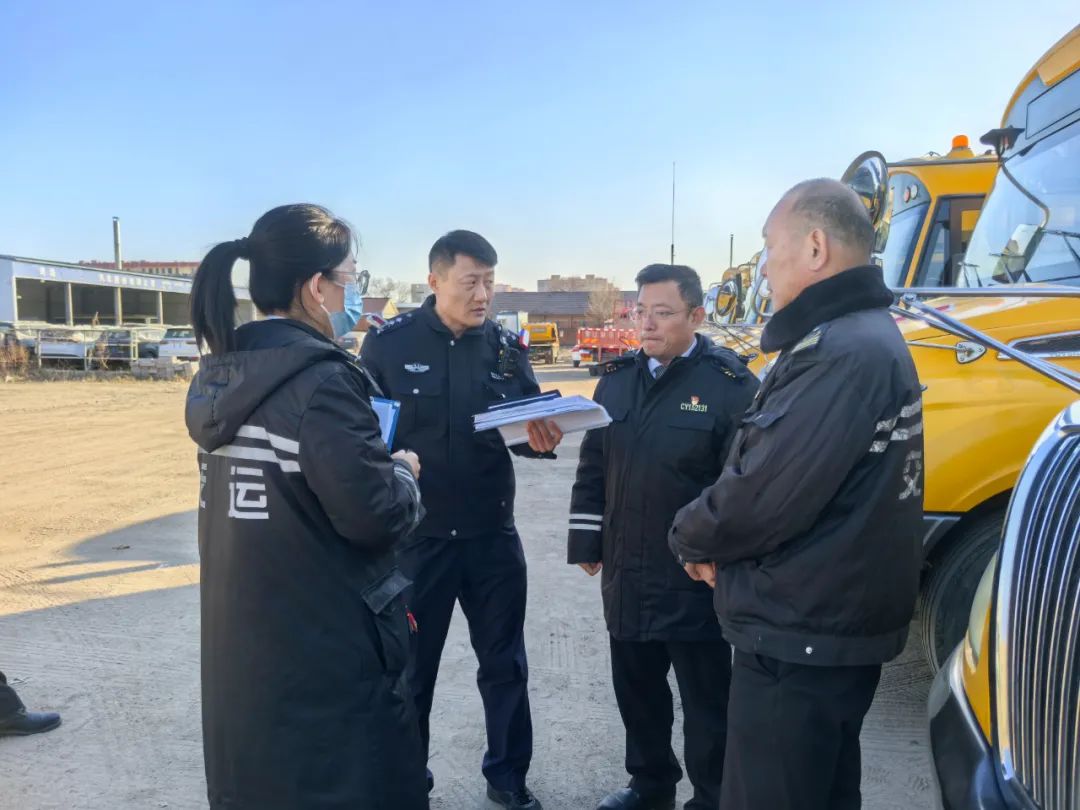 警企聯合,開展校車安全專項檢查 圖片