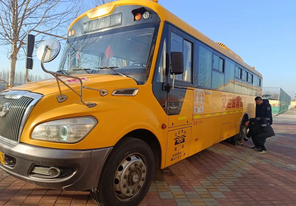 萊西231部溫馨校車進(jìn)入寒假模式/ 圖片