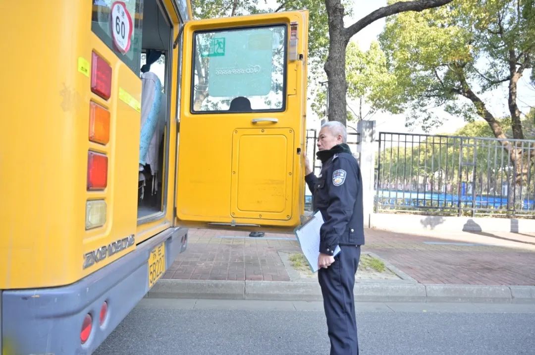開學在即，姑蘇交警開展校車安全檢查