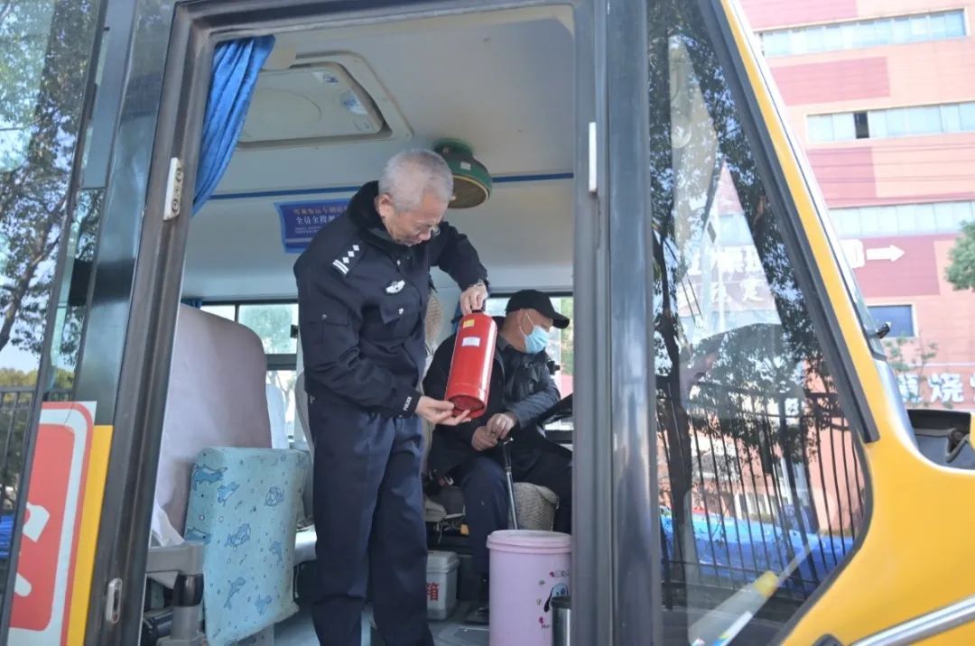 開學在即，姑蘇交警開展校車安全檢查