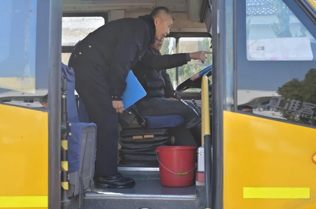 開學在即，姑蘇交警開展校車安全檢查