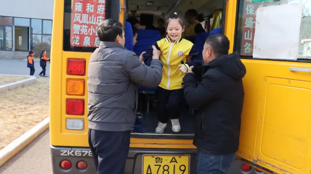嚴把校車“安全關”,守護學生“平安路” 嚴把校車“安全關”,守護學生“平安路”