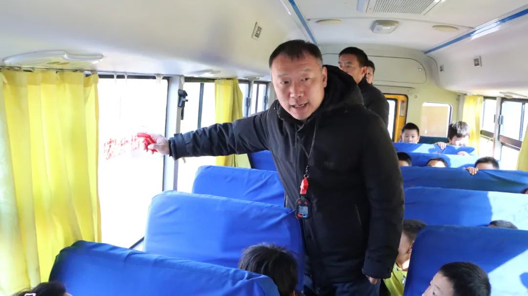 嚴把校車“安全關”,守護學生“平安路” 嚴把校車“安全關”,守護學生“平安路”
