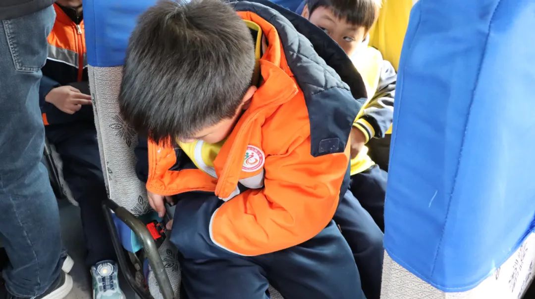 嚴把校車“安全關”,守護學生“平安路” 嚴把校車“安全關”,守護學生“平安路”